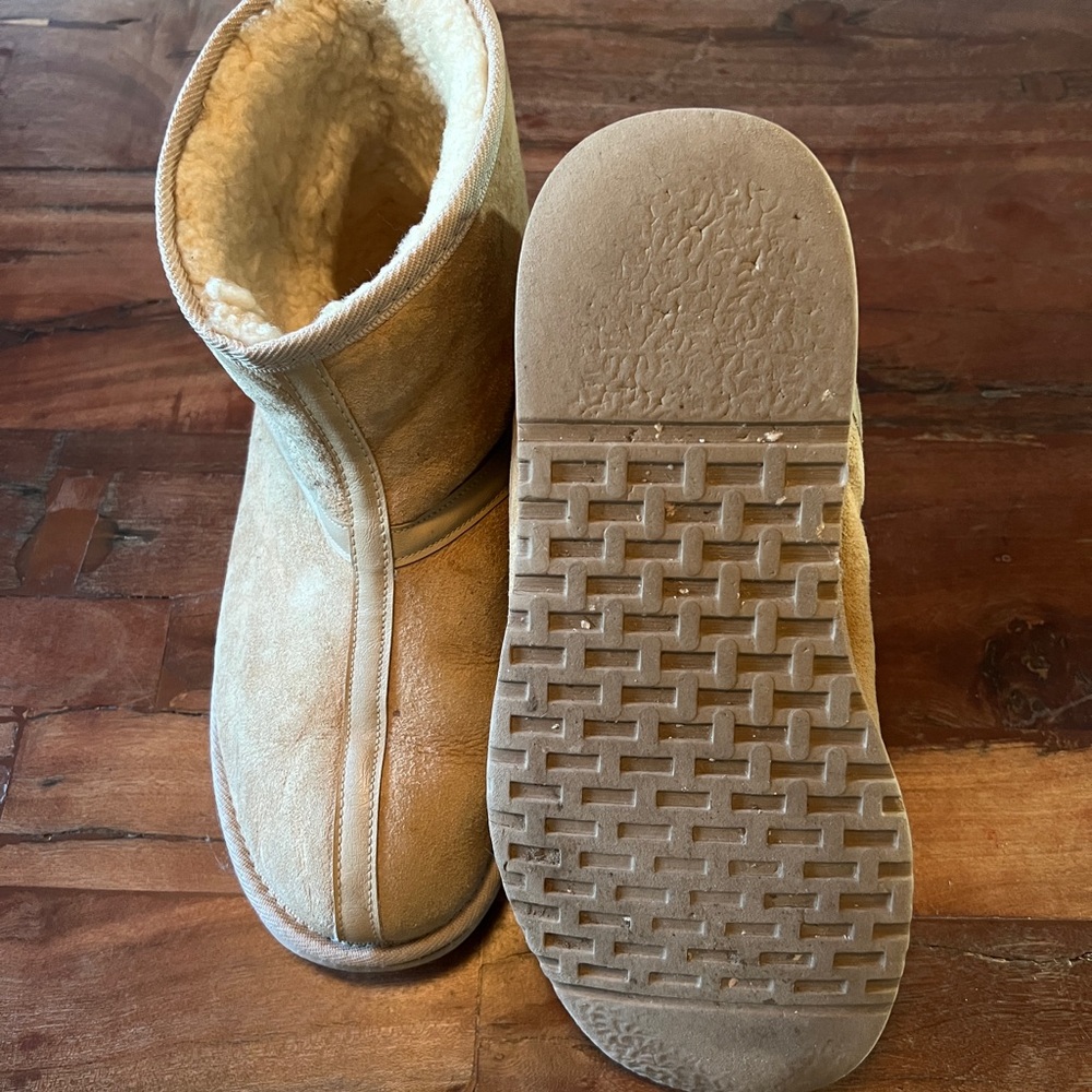 Ugg Australia - Picture 2 of 4